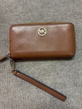 Michael Kors Brown Leather Wristlet Wallet Zip Around MK Logo